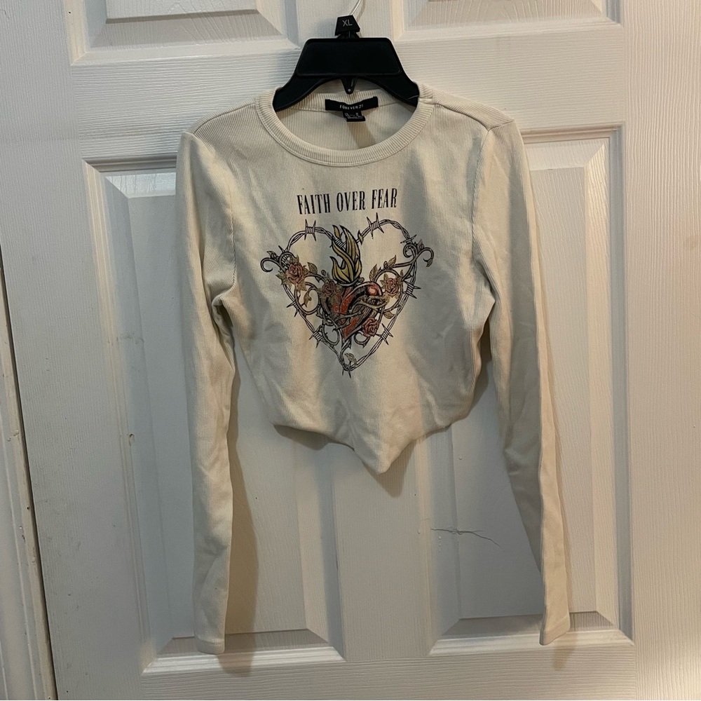 Faith Over Fear Graphic Heart Long Sleeve Cropped Tee - Cream